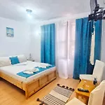 Apartament Casa Cu Obloane Rosii By Cochilia - Parcare Privata, Aproape De Plaja *