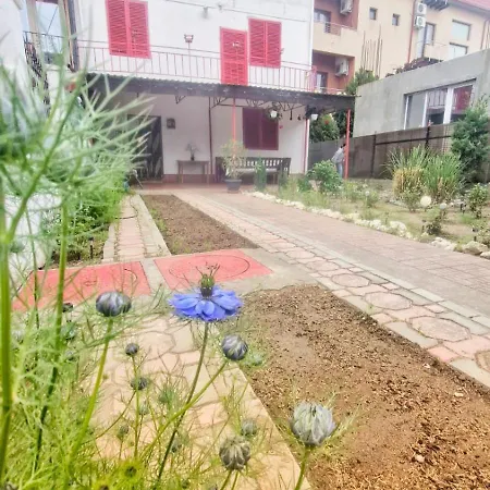 Casa Cu Obloane Rosii By Cochilia * Eforie Nord