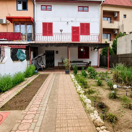 Casa Cu Obloane Rosii By Cochilia - Parcare Privata, Aproape De Plaja * Eforie Nord