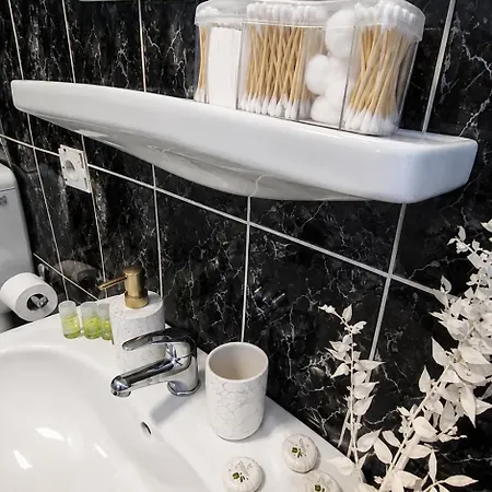 Casa Cu Obloane Rosii By Cochilia - Parcare Privata, Aproape De Plaja